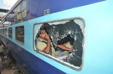 A damaged coach of the Sealdah-New Delhi Lal Quila Express at Patna station after the robbery near Bhalui in Bihar's Lakhisarai district on Friday. Photo: Ranjeet Kumar